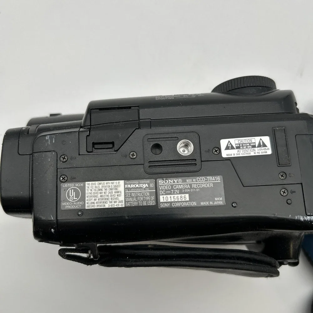 Sony Handycam Vision Video 8 Camcorder CCD-TRV22 Portable - For Parts - UNTESTED